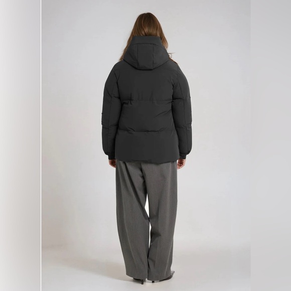 NWT Noize Stacy Short Length Puffer in Charcoal
Size Large - Picture 3 of 11